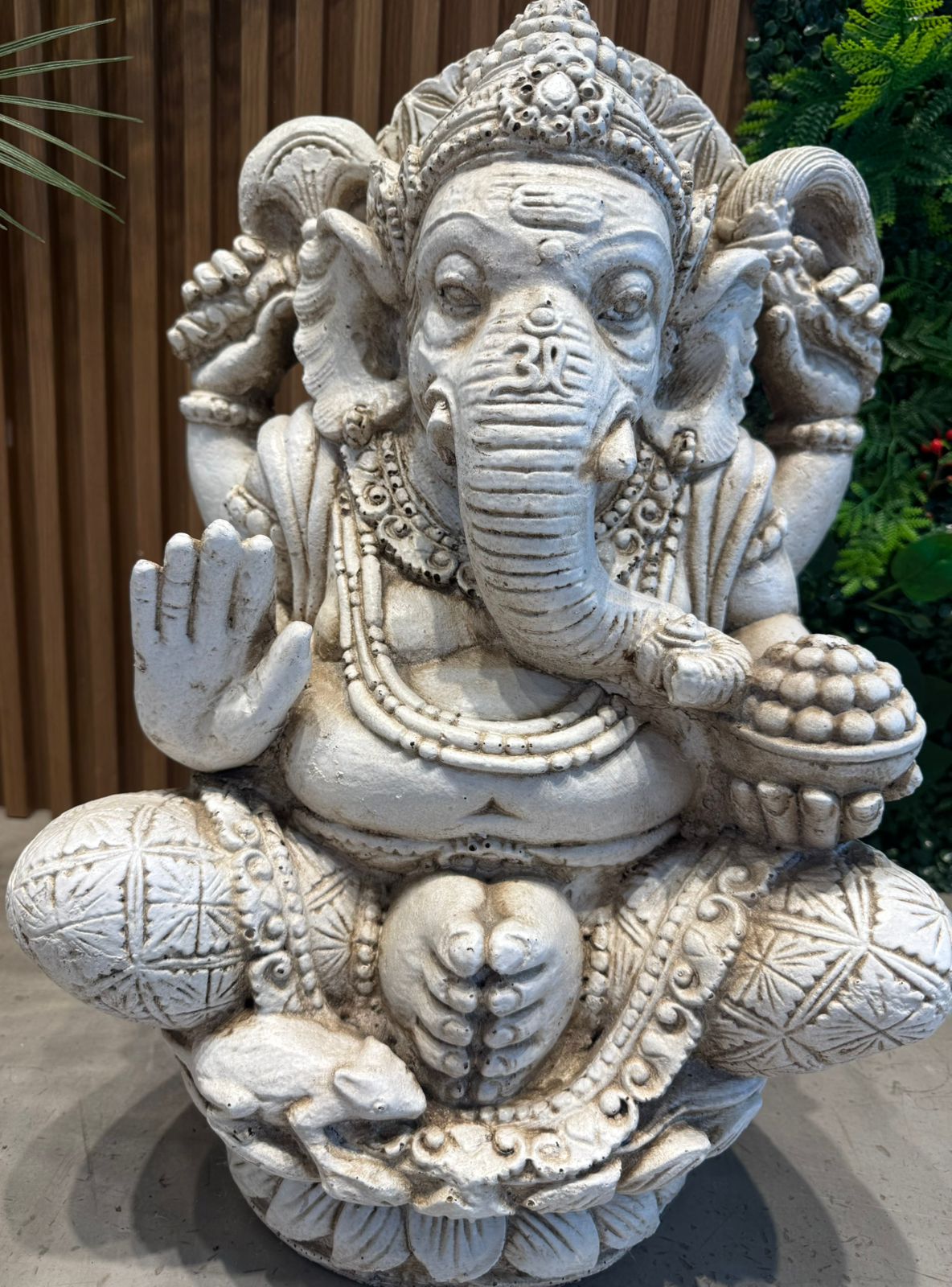 Foto de IMAGEN RESINA ARTESANAL GANESHA GRANDE 50CM.